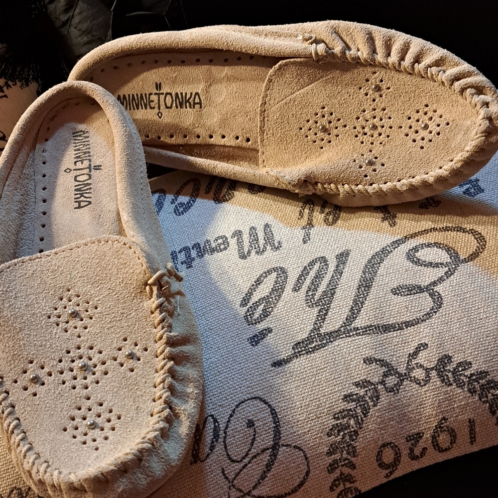 Minnetonka real leather shoes.  Women's size 7. Never worn.
